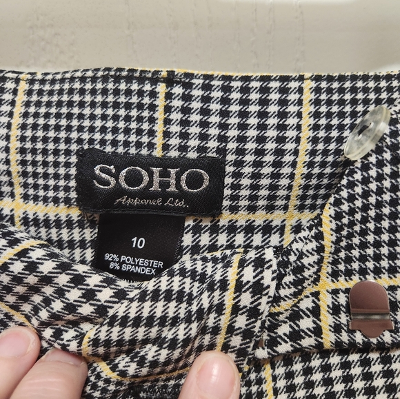 Soho pleated shorts - Picture 2 of 3
